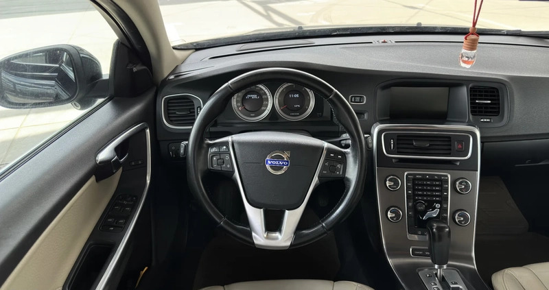 Volvo V60 cena 34900 przebieg: 262000, rok produkcji 2011 z Olsztyn małe 781